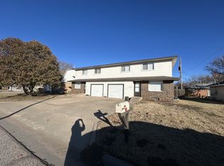 3122 Belmont St, Hutchinson, KS 67502