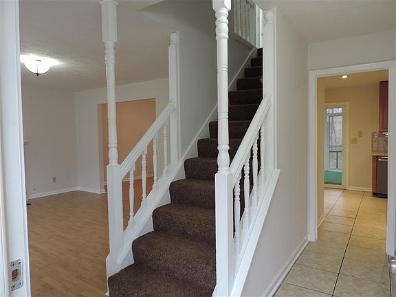 4th image of 812 Riverstone Ln