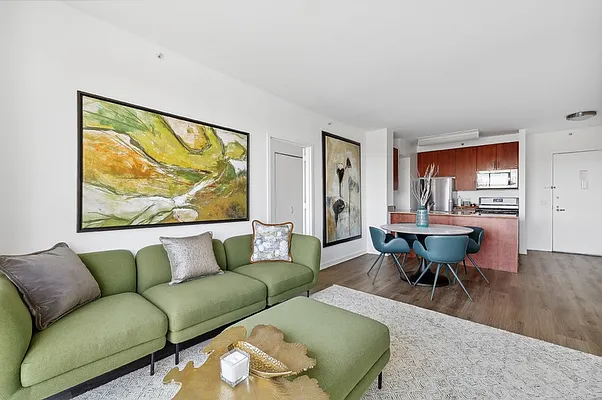 Rented by Greystar | media 7