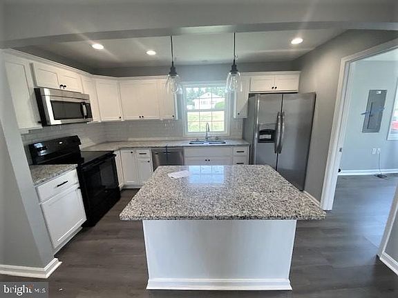 2nd image of 102 Lincoln Dr