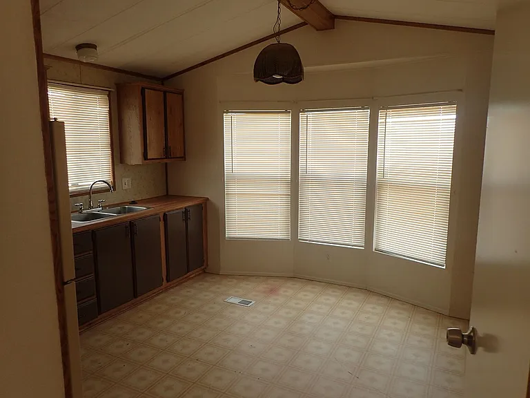 1401 W Benson Ave — Photo 3
