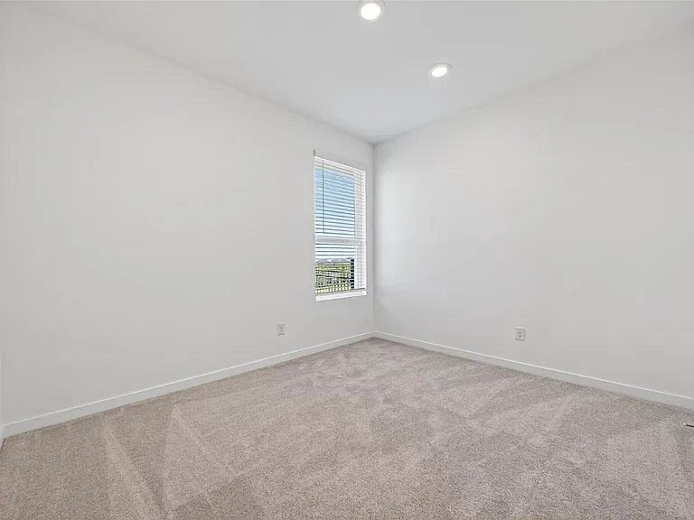 27435 Sunterra Village Dr — Photo 17
