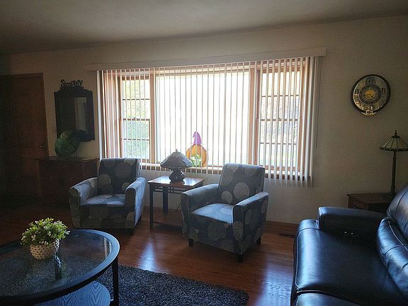 4th image of 715 Woodland Dr