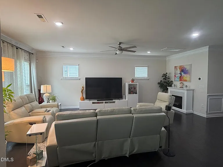 643 Spire Bnd — Photo 5