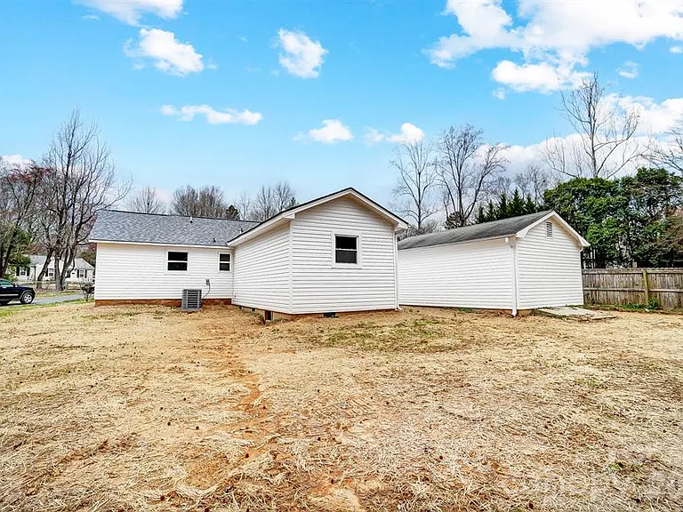 6706 Holston Ct — Photo 8