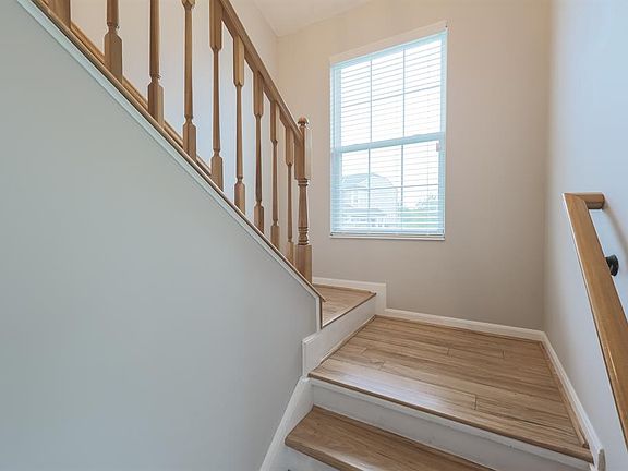 5th image of 632 Heritage Green Dr