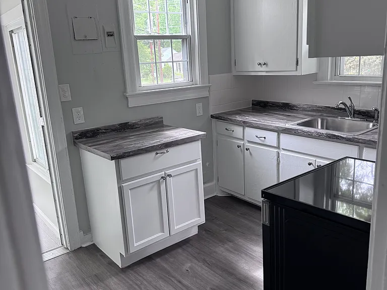 103 E Maynard Ave — Photo 4