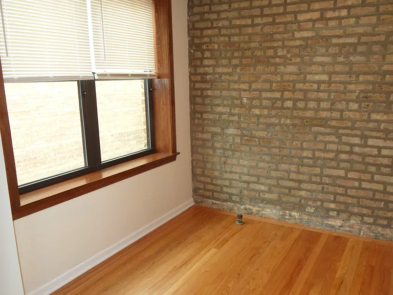 6150 N Winthrop — Photo 3
