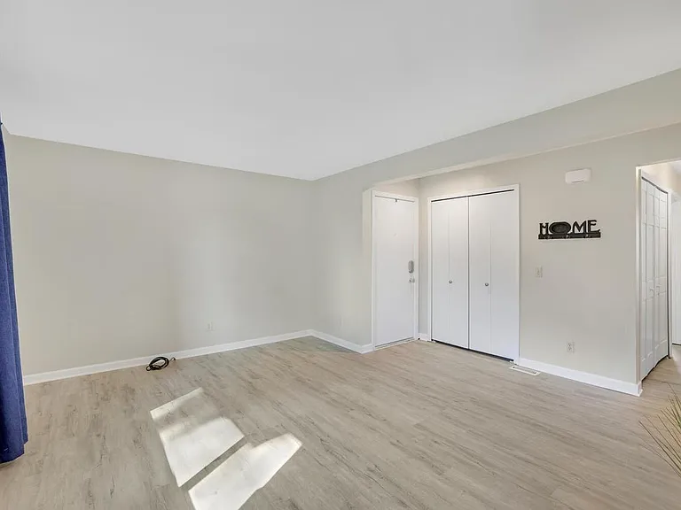 1115 Laura Dr — Photo 13