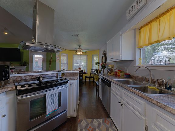 4th image of 2249 Prytania Cir