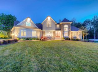 2542 Maple Hill Rd, Willoughby Hills, OH 44094