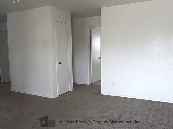 3rd image of 1906 Windward Dr APT A