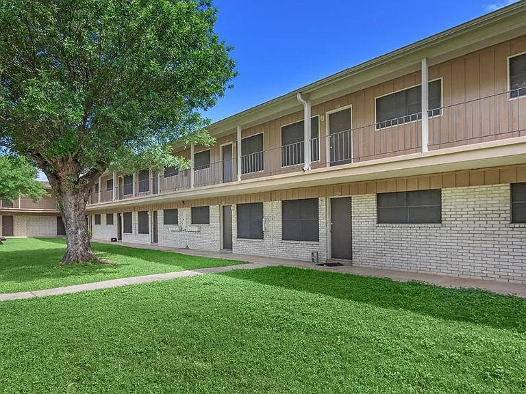 5909 Royalgate Dr — Photo 1