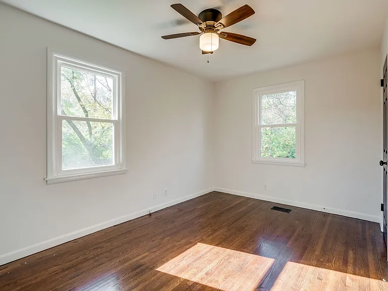 1907 Dabbs Ave — Photo 10
