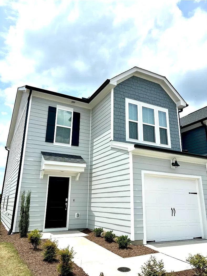 3 bed, 2.5 bath, 1558 sqft, $1,895 — Photo 2