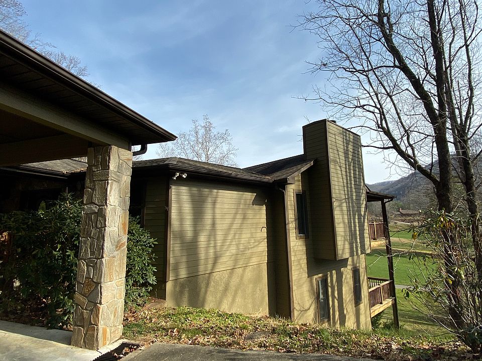 1st image of 358 Country Club Dr