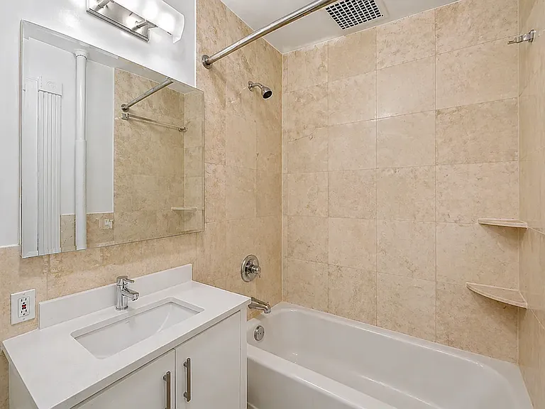 560 Hudson St #4B — Photo 4