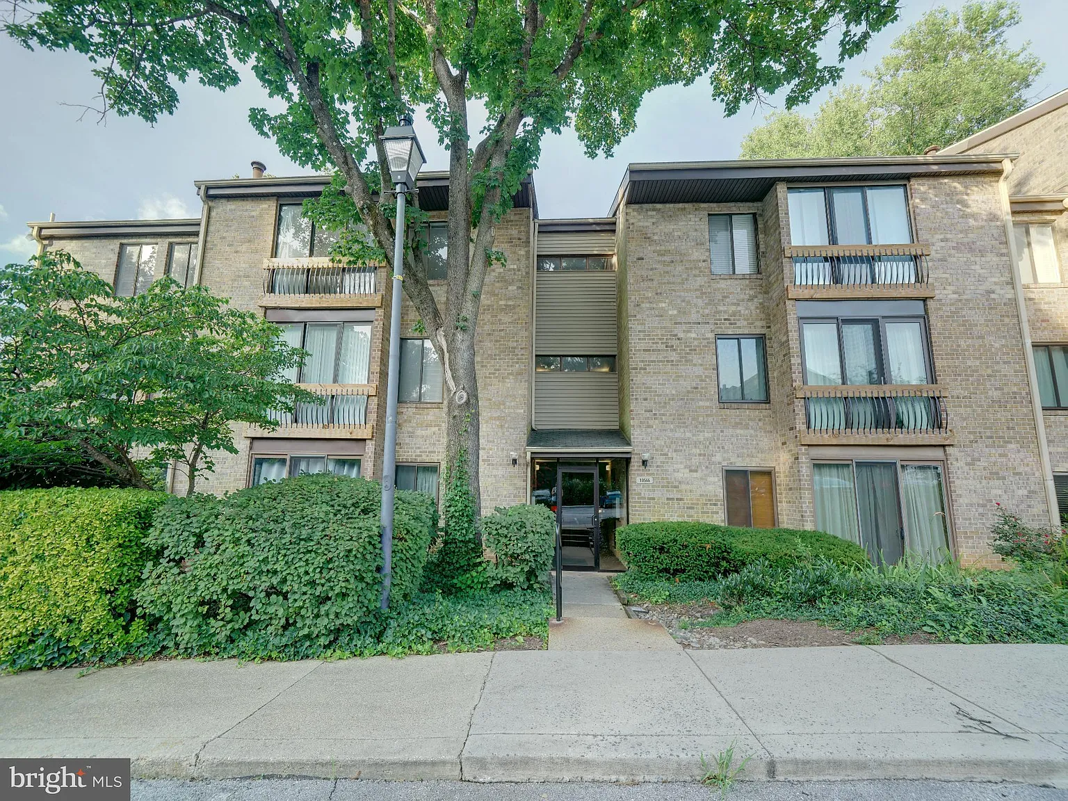 2 bed, 1.5 bath, 960 sqft, $1,750 — Photo 1