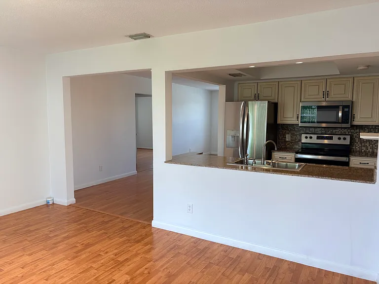 1009 SW 3rd Way — Photo 13