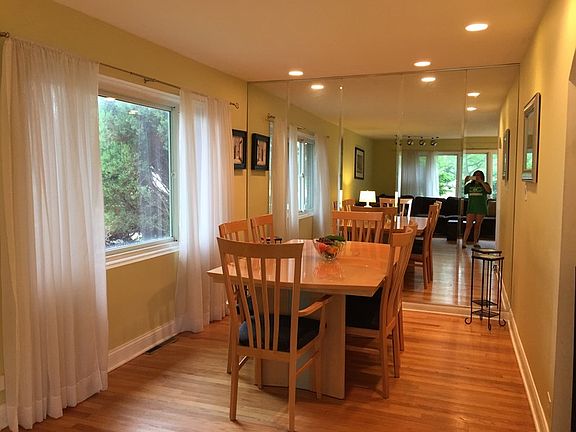4th image of 145 Sunset Dr