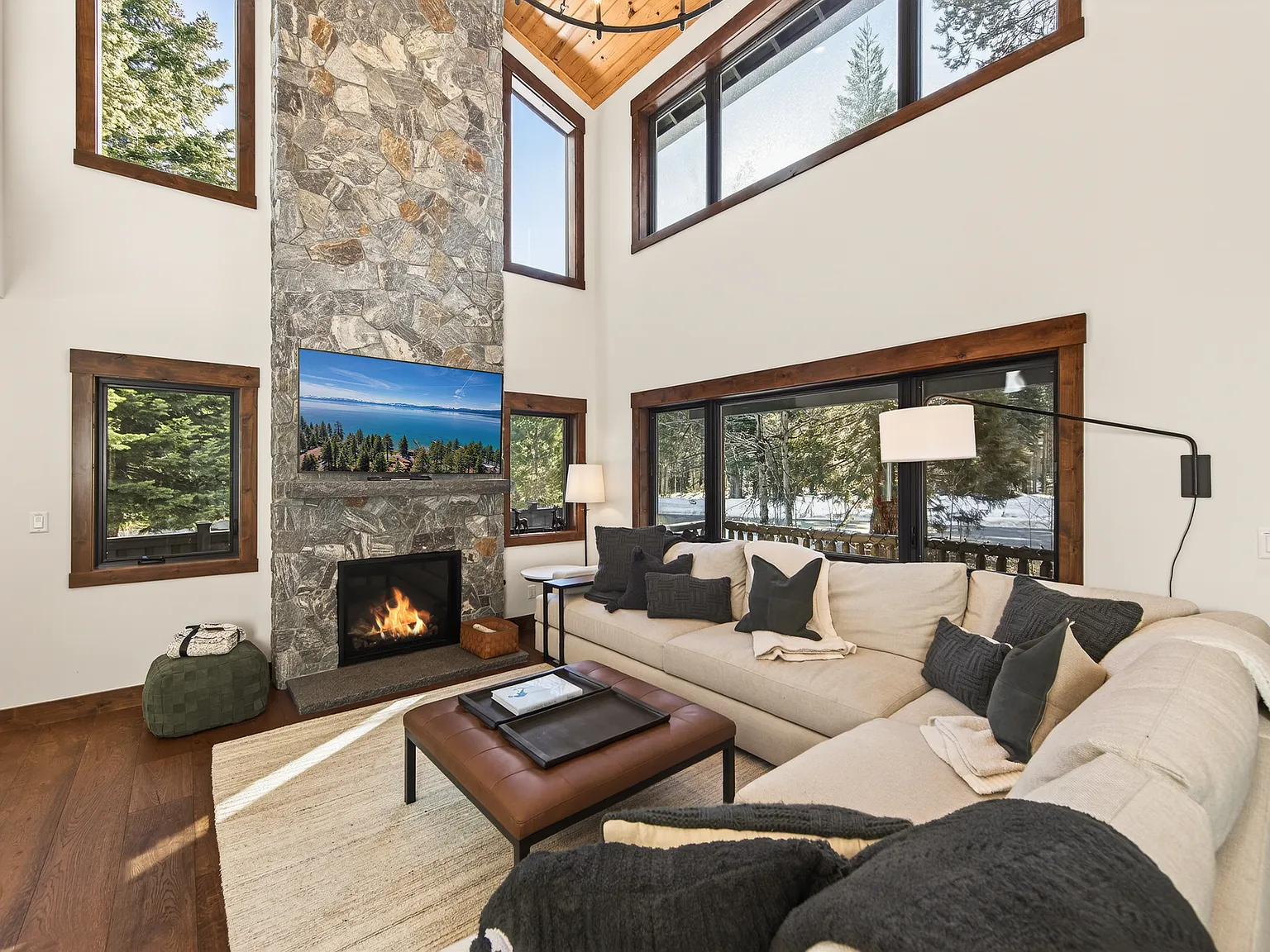5 bed, 4.5 bath, 2562 sqft, $8,500 — Photo 3
