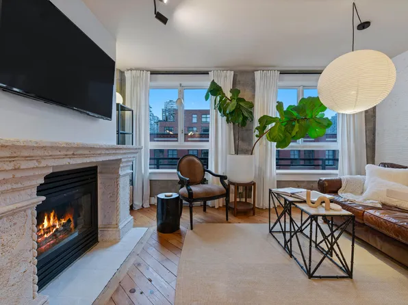 1216 Homer St #406, Vancouver, BC V6B 6K5