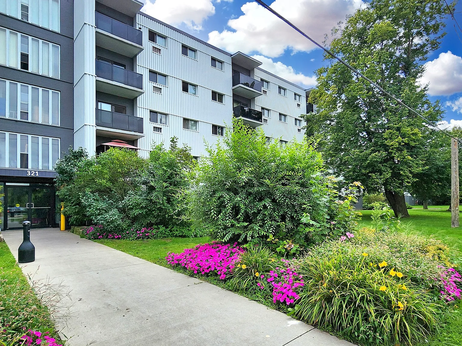 1 bed, 684 sqft, $1,758 — Photo 1