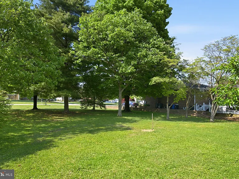 2301 Bayside Dr — Photo 35