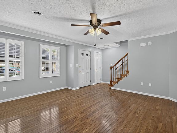 2nd image of 806 Crosscreek Dr