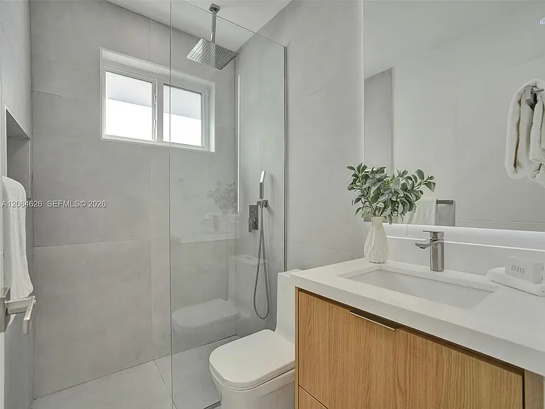 2380 NE 184th Ter — Photo 25