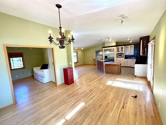 5th image of 3285 Cedar Ln