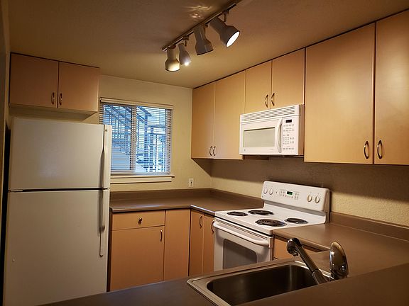 2nd image of 12613 SE 41st Pl