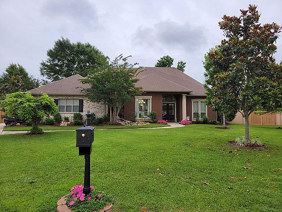 4th image of 221 Gum Bayou Ln