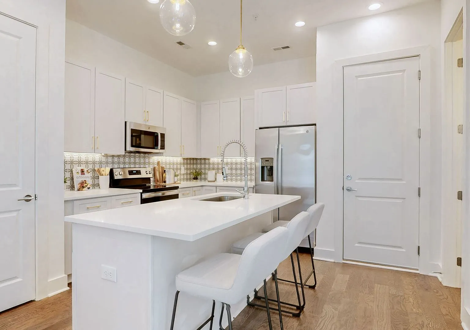 Beautiful 3/2.5 Rental Just Minutes from Downtown Franklin! — Photo 4