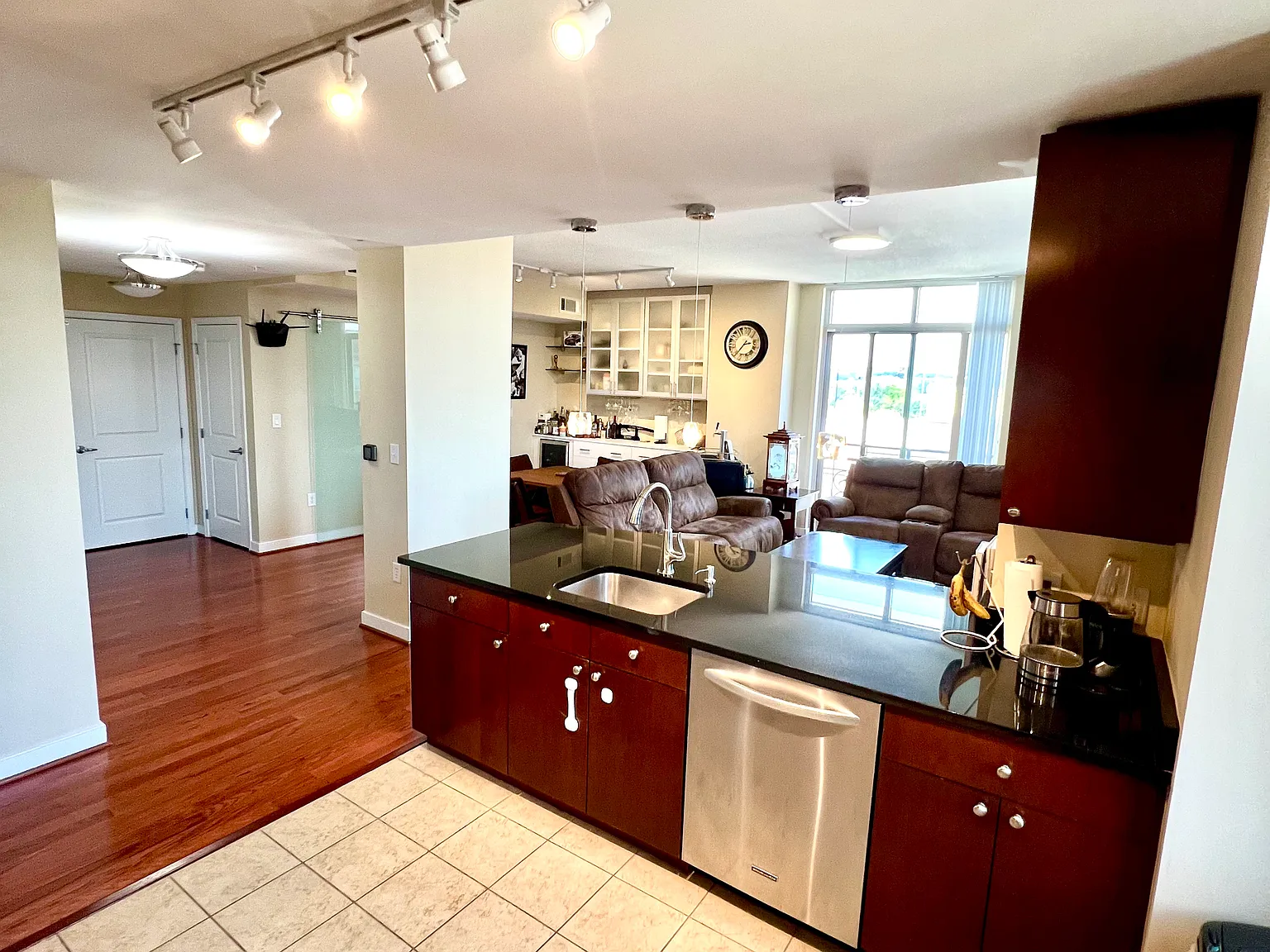 155 Potomac Psge — Photo 4