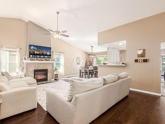 4th image of 445 Lilyfield Ln