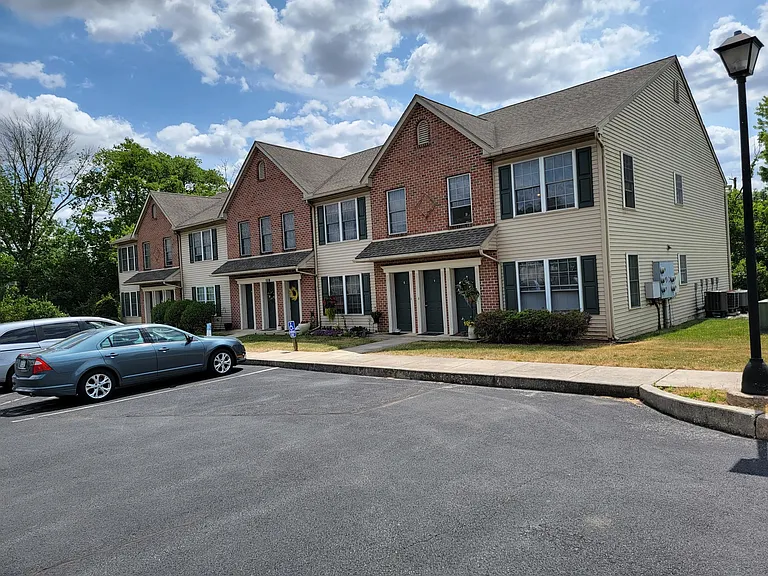 189 Tom Ave #B — Photo 2