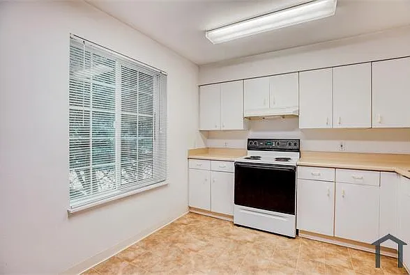 468 Park St — Photo 7
