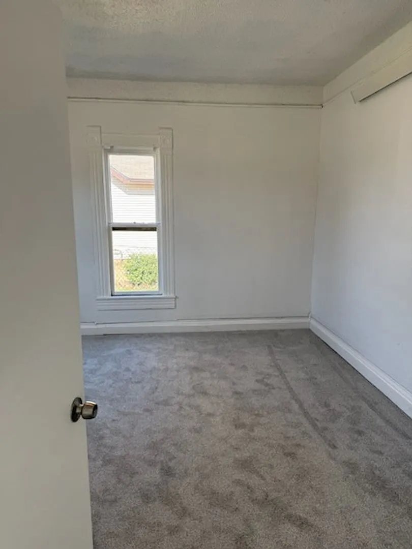 Cozy 2 Bed 1 Bath Home Move-In Ready — Photo 3