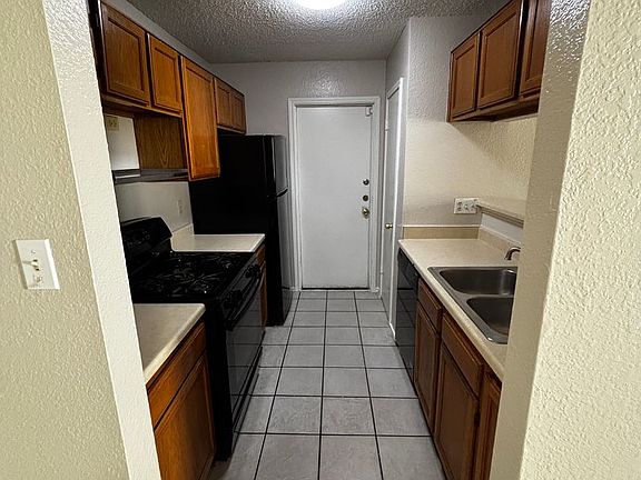 4th image of 16337 Edgemere Dr