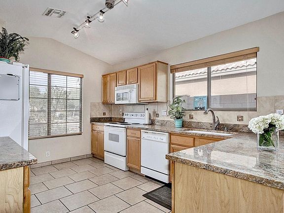 4th image of 3355 W Via Del Sol Dr