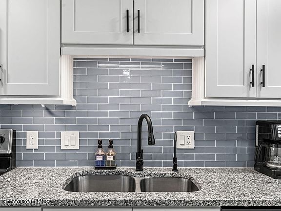 5th image of 1010 Pinetree Dr APT 102