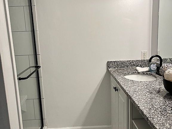 2nd image of 803 Joan Ln