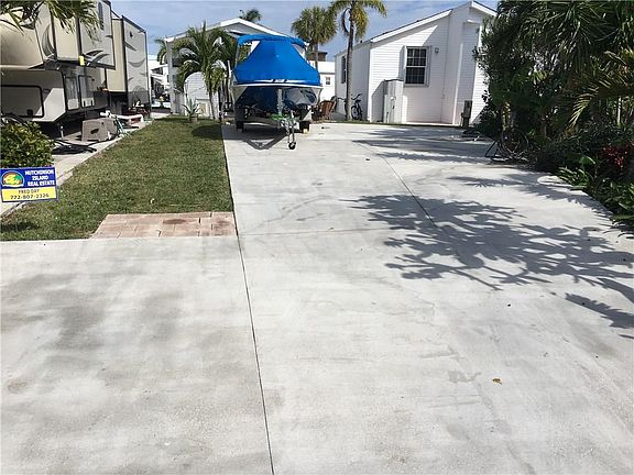 4th image of 674 Nettles Blvd