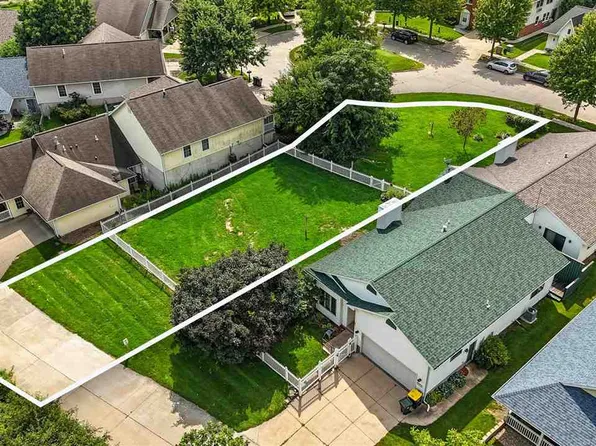 900 Longfellow Pl, Iowa City, IA 52240