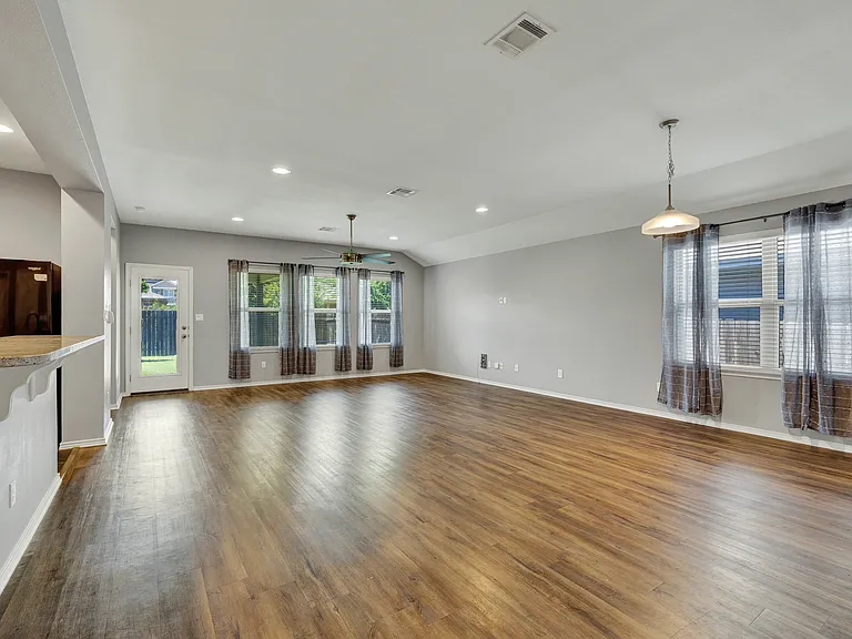 128 Sage Meadows Dr — Photo 4