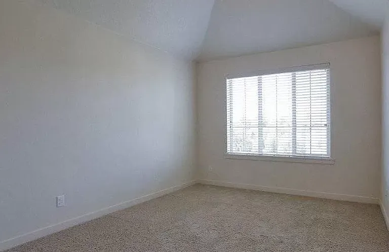 7843 NE Rockne Way — Photo 6