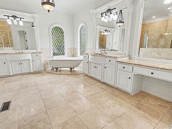 5th image of 5167 Lake Crest Cir