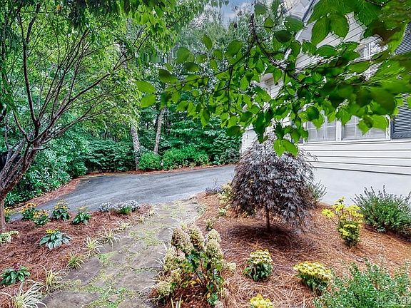 3rd image of 639 Wildwood Dr