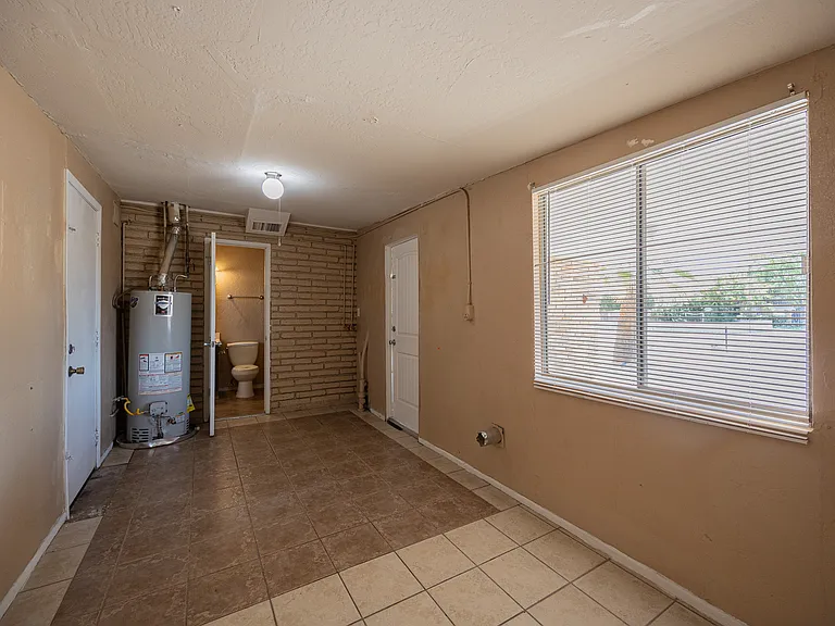 2130 W Cortez St — Photo 21